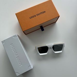 Authentic.Great condition. Includes case,dust bag and box.